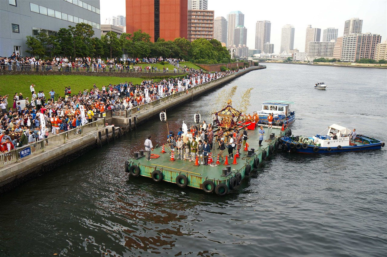 Ship imperial procession for the first time in about 100 years