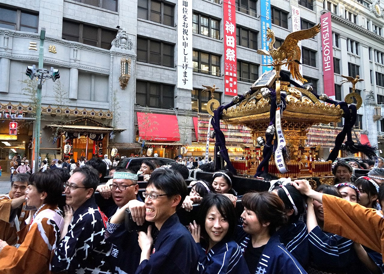 One team in portable shrine
