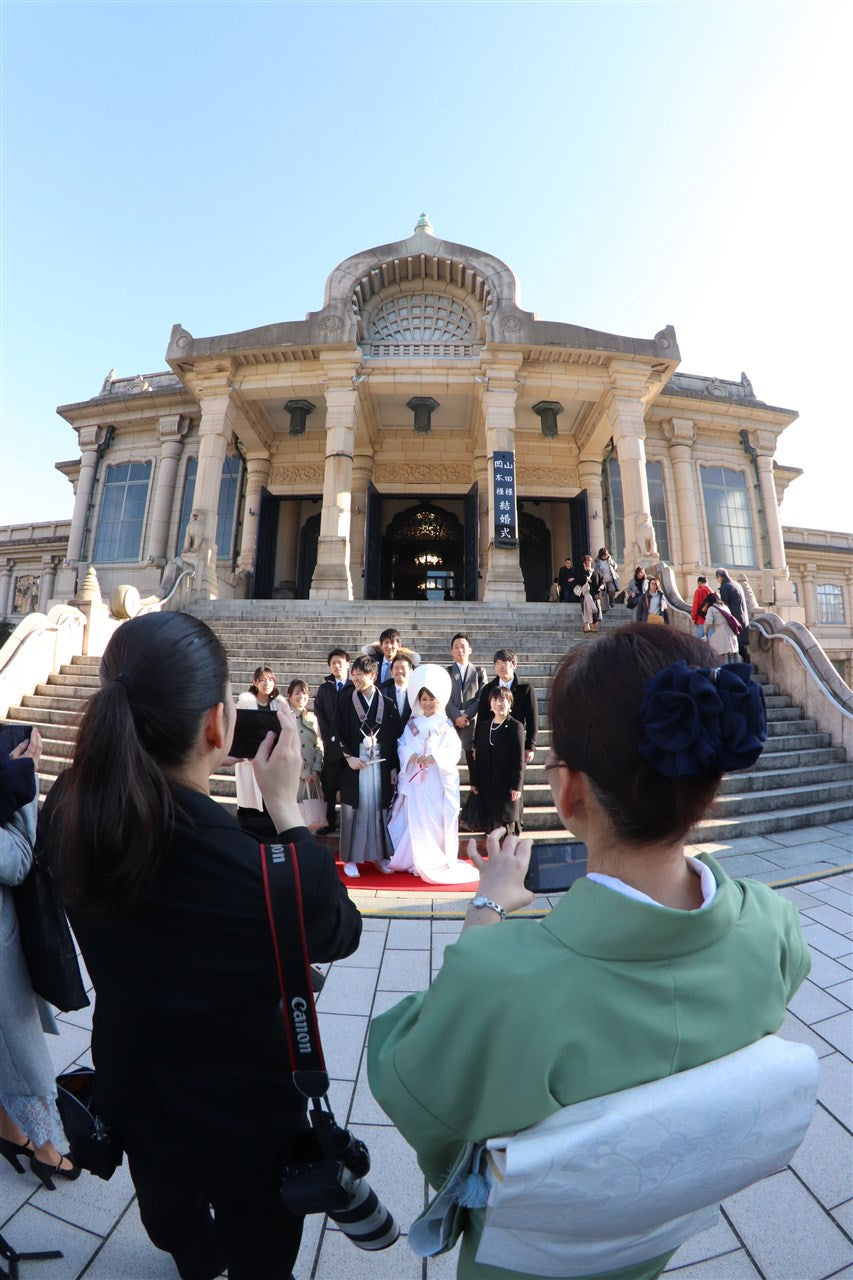 Each commemorative photo
